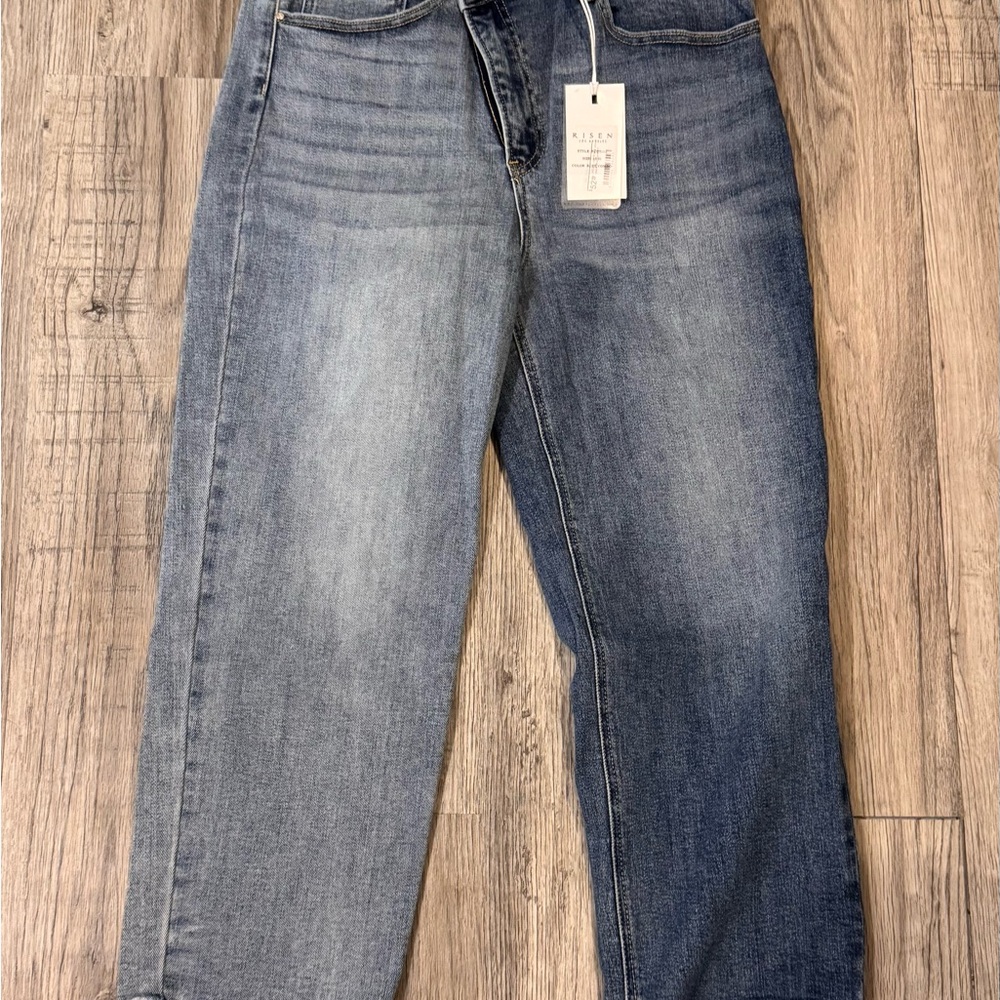 Stylish Women's Cropped Jeans in Blue